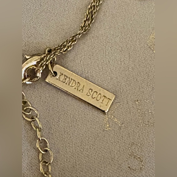 Kendra Scott Reid Necklace Bright Coral Color Faceted Pendant Goldtone Chain. - Picture 4 of 5